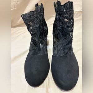Elegant Black Lace Women's Boots Size 9.5 NEVER WORN